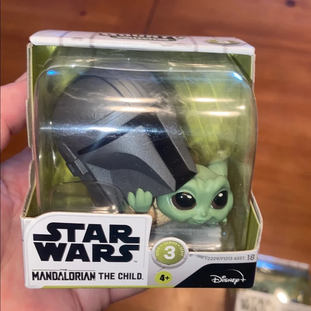 Star Wars The Bounty Collection Series 3 Grogu (The Child) collectible figures